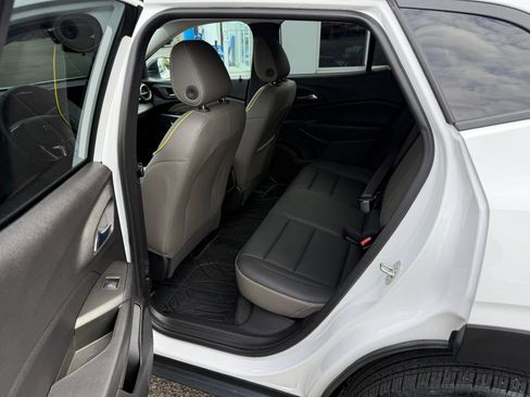 Certified 2024 Chevrolet Trax ACTIV FWD image 12