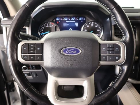 Used 2023 Ford Expedition Max XLT image 3