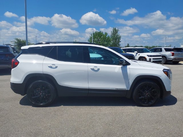 Used 2023 GMC Terrain SLT w/ Elevation Edition FWD image 4