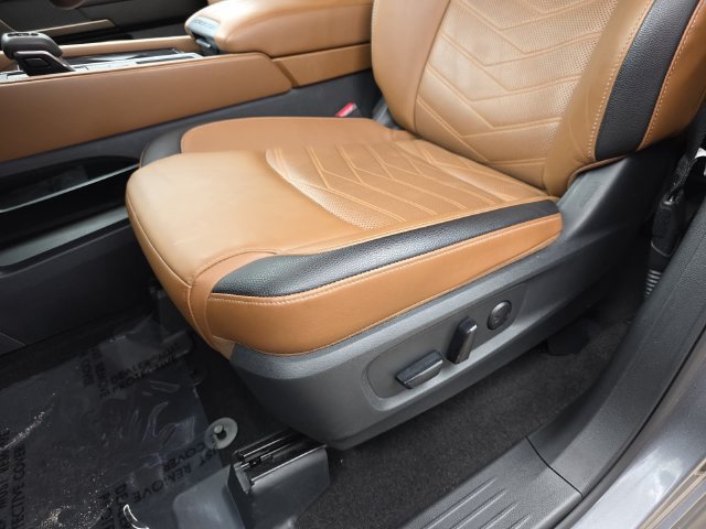Used 2025 Nissan Pathfinder Platinum FWD image 28