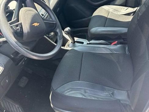 Used 2018 Chevrolet Trax LS FWD image 3