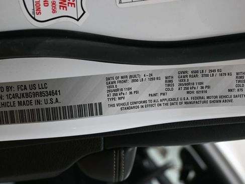 Used 2024 Jeep Grand Cherokee L Limited w/ Luxury Tech Group II image 47