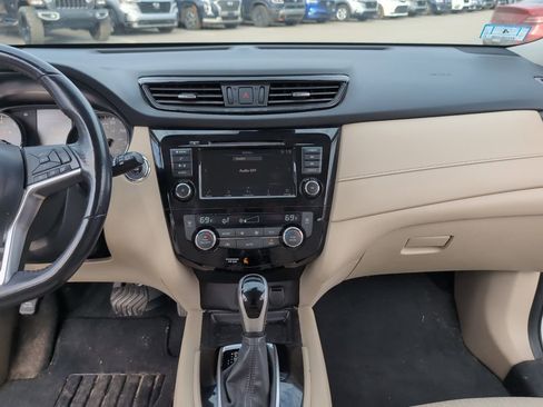 Used 2020 Nissan Rogue SV image 19