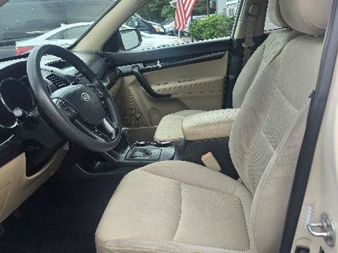 Used 2011 Kia Sorento LX w/ Convenience Pkg AWD/4WD image 7