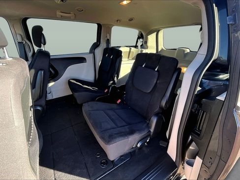 Used 2018 Dodge Grand Caravan SE w/ UConnect Hands-Free Group image 24