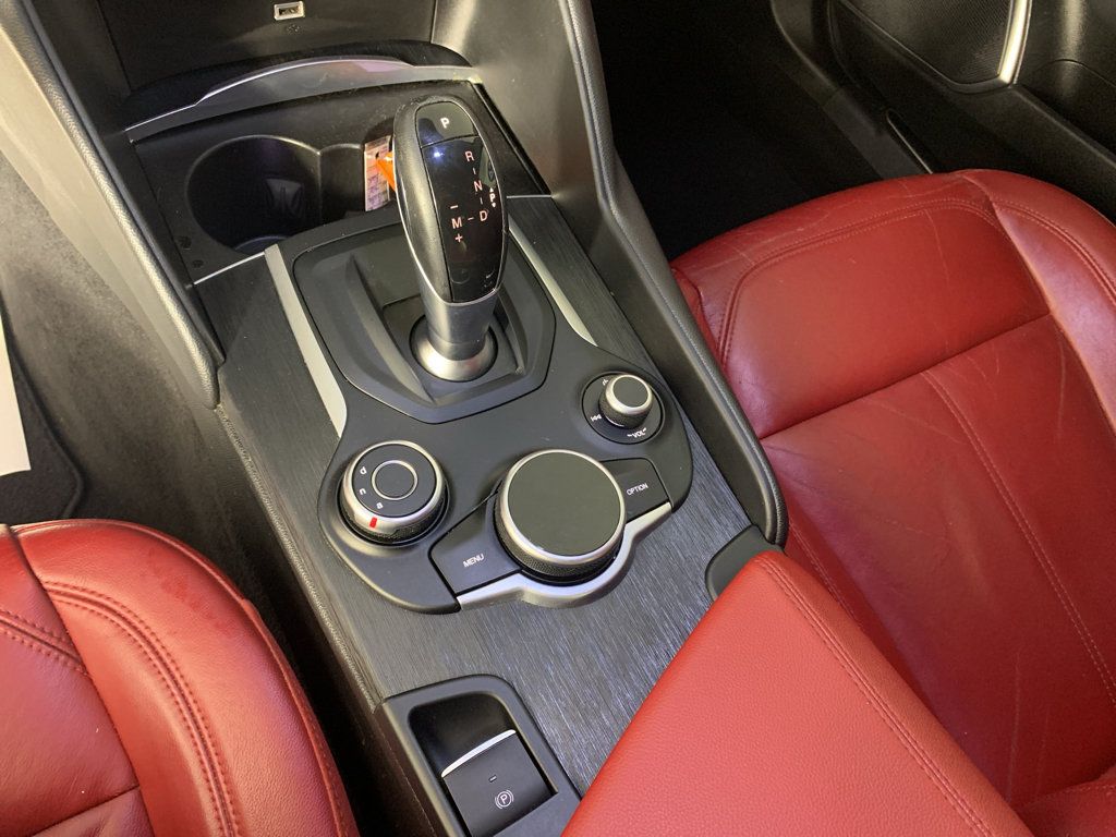 Used 2019 Alfa Romeo Giulia w/ Quick Order Package 22K Sport RWD image 23