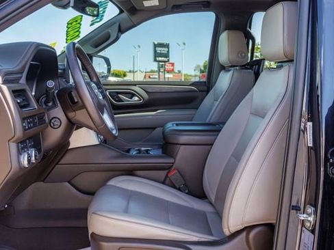 Certified 2022 GMC Yukon SLT w/ SLT Premium Package AWD/4WD image 6