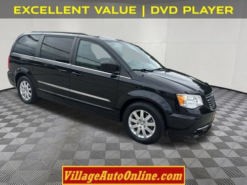 Used 2014 Chrysler Town & Country Touring FWD image 5