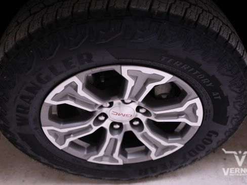 Used 2022 GMC Sierra 1500 SLT w/ X31 Off-Road Package image 30