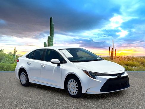 Used 2023 Toyota Corolla LE FWD image 7