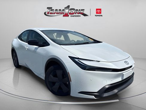Used 2025 Toyota Prius LE FWD image 1