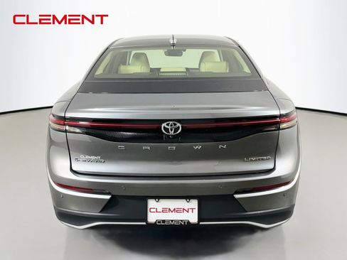 Used 2024 Toyota Crown AWD/4WD image 8