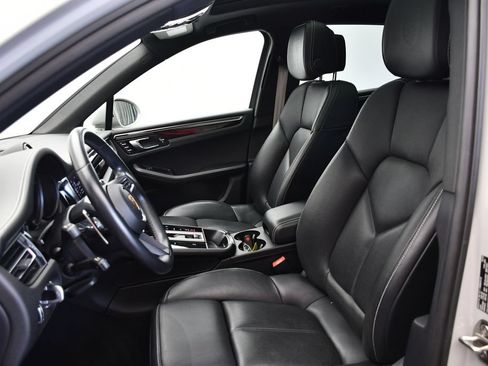 Certified 2024 Porsche Macan AWD/4WD image 5