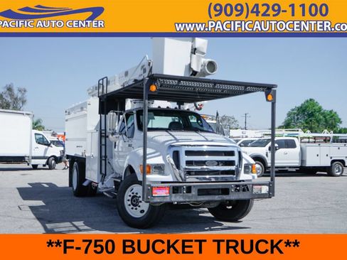 Used 2013 Ford F750 2WD Regular Cab Super Duty image 1