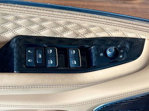 Used 2024 Jeep Grand Cherokee L Summit image 11