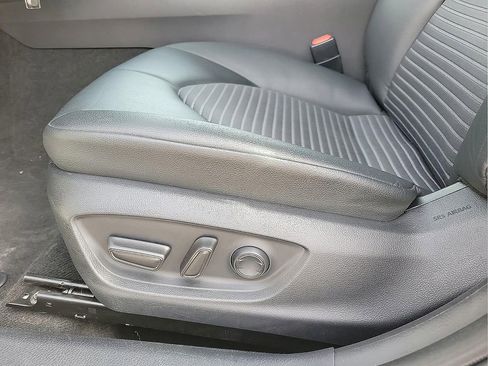 Used 2024 Toyota Camry SE image 12