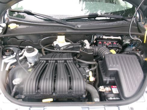 Used 2009 Chrysler PT Cruiser FWD image 32