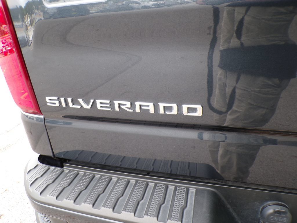 Used 2020 Chevrolet Silverado 1500 Custom w/ Custom Value Package AWD/4WD image 18