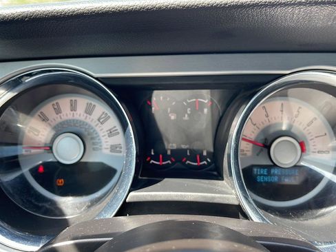 Used 2011 Ford Mustang Premium w/ 202A Rapid Spec Order Code RWD image 5