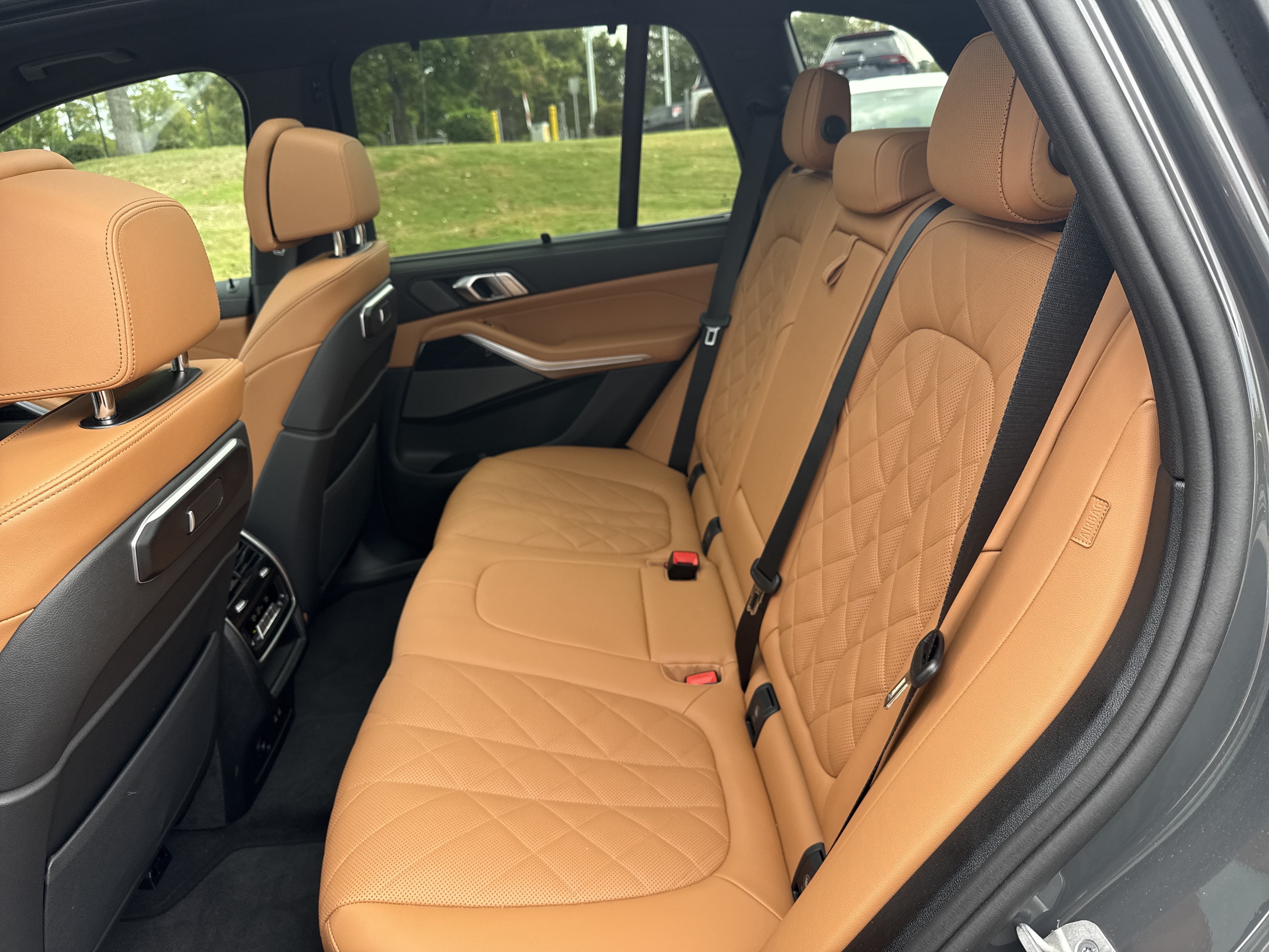 Used 2026 BMW X5 xDrive40i w/ M Sport Package AWD/4WD image 32