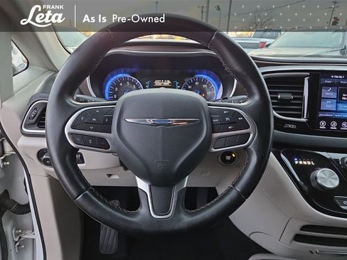 Used 2017 Chrysler Pacifica Touring-L w/ Tire & Wheel Group image 21