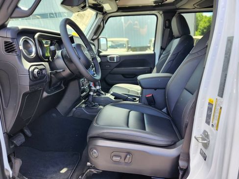 New 2026 Jeep Gladiator Sport AWD/4WD image 17