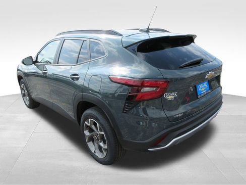 New 2026 Chevrolet Trax LT image 3