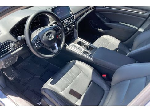 Used 2022 Honda Accord Touring image 9
