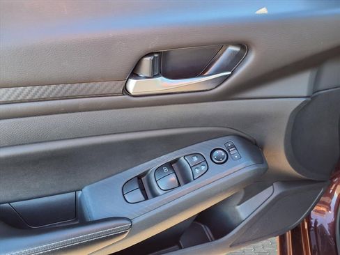 Used 2024 Nissan Altima 2.5 SV image 12