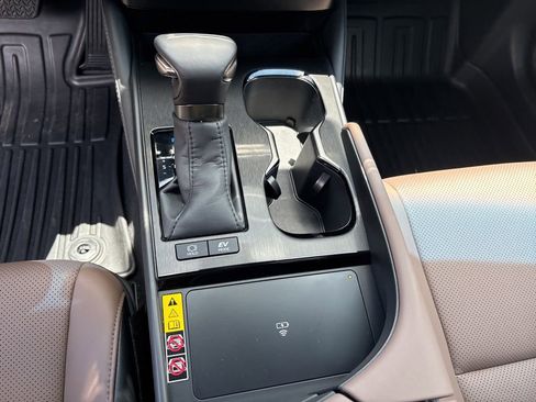 Used 2025 Lexus ES 300h w/ Premium Package FWD image 14