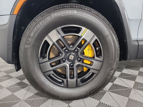 Used 2022 Rivian R1T Adventure image 9