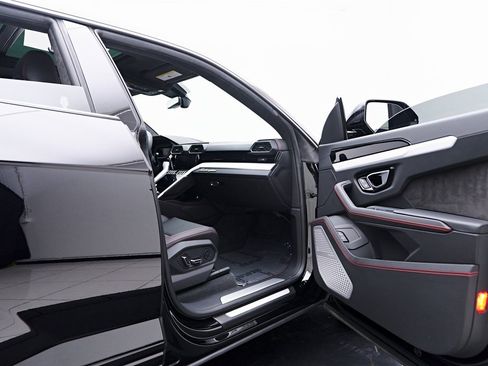 Used 2022 Lamborghini Urus image 29