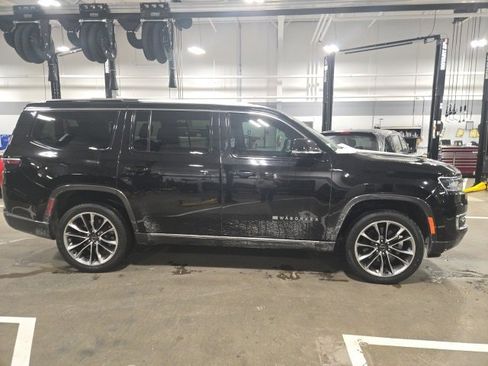 Used 2022 Jeep Wagoneer Series III w/ Premium Group I image 4