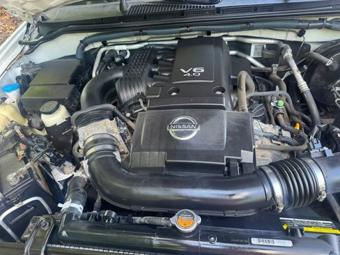 Used 2012 Nissan Frontier PRO-4X AWD/4WD image 25