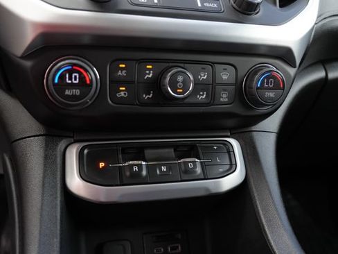 Used 2023 GMC Acadia SLT FWD image 15