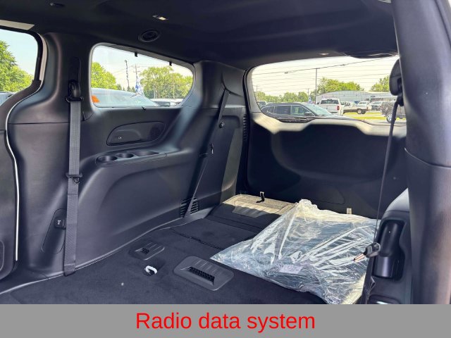 New 2027 Chrysler Pacifica Select AWD/4WD image 11