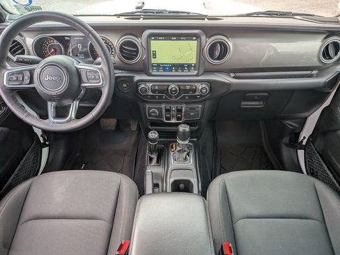 Used 2023 Jeep Gladiator Overland image 8