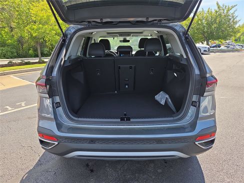 New 2026 Volkswagen Taos SE AWD/4WD image 5