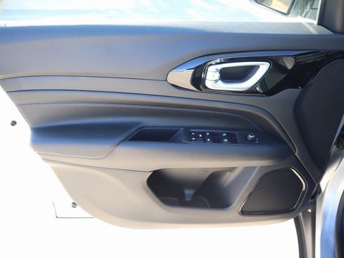 New 2026 Jeep Compass Latitude image 15