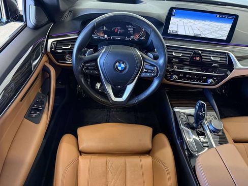 Used 2022 BMW 530i xDrive w/ Premium Package AWD/4WD image 4
