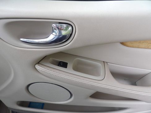 Used 2003 Jaguar X-TYPE 2.5 image 28