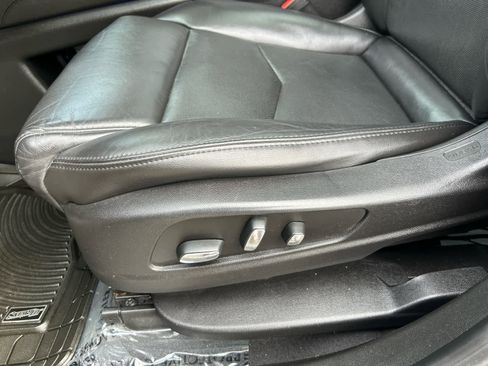 Used 2018 Cadillac XT5 Luxury w/ Driver Awareness Package FWD image 13