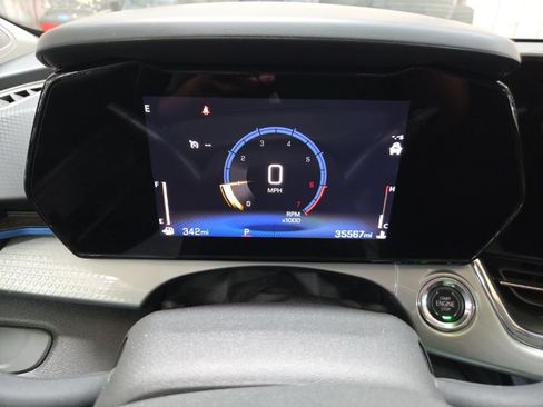 Used 2025 Chevrolet Trax LT w/ LT Convenience Package FWD image 2