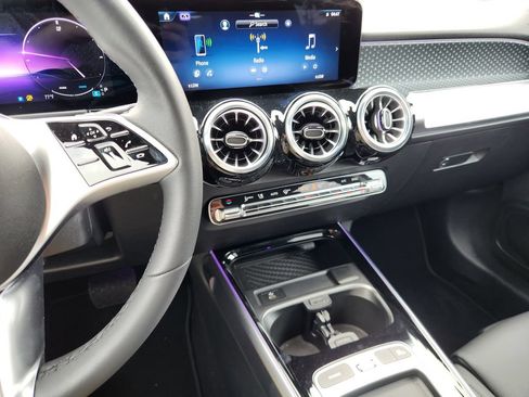 Certified 2025 Mercedes-Benz GLB 250 4MATIC image 28