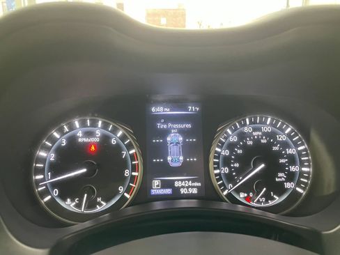 Used 2018 INFINITI Q50 Luxe w/ Essential Package (3.0T Luxe) image 11