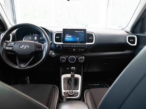 Used 2024 Hyundai Venue Limited FWD image 20