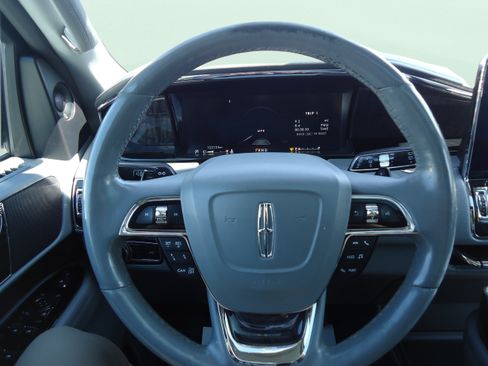 Used 2019 Lincoln Navigator Reserve AWD/4WD image 14