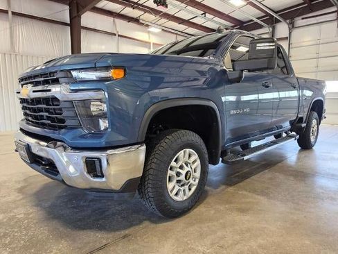 Used 2025 Chevrolet Silverado 2500 LT w/ All Star Edition AWD/4WD image 2