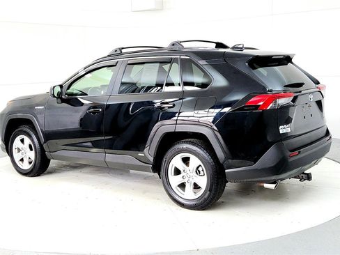 Used 2021 Toyota RAV4 LE image 4