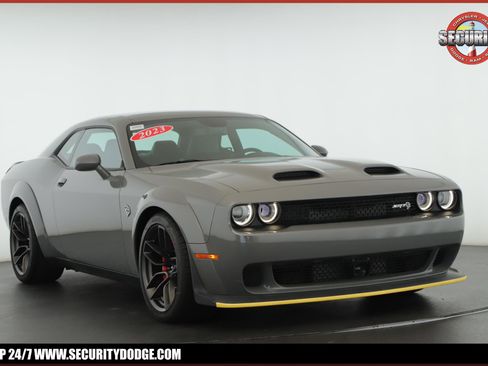 Used 2023 Dodge Challenger SRT Hellcat image 1
